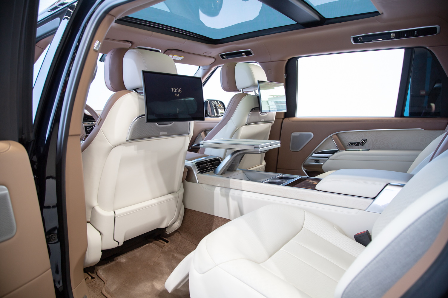 2023 Range Rover SV Autobiography Interior
